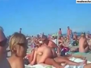 Publisks kails pludmale svingeri sekss filma uz vasara 2015
