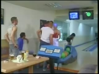 Extrémní bowling zasedání