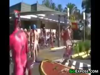 裸 人 騎術 bikes