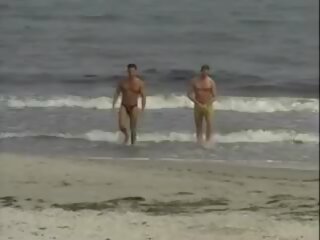 Su il spiaggia con elite femmine