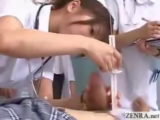 جبهة مورو اليابان surgeon instructs الممرضات في لائق وظيفة اليد