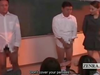 자막 옷을 입은 여성의 벌거 벗은 남성 bottomless 일본 재학생 학교 놀리는