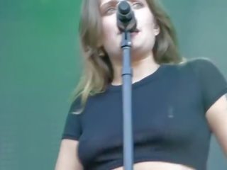 Tove Lo - Boobs Flash (normal Speed and Slow Motion)