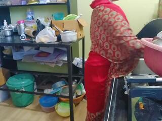 Мой bhabhi склонен към флиртуване и аз прецака тя в кухня когато мой брат беше не в вкъщи