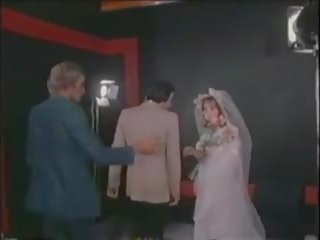 شاق فوق عروس مجموعة من ثلاثة أشخاص