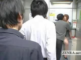 Omituiset japanilainen lähettää toimisto tarjoukset povekas suullinen seksi elokuva pankkiautomaatti