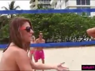 Bikini bffs twerking ihre exceptional esel von die strand und orgie
