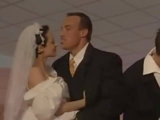 Menyasszony négyesben trágár videó anális dp