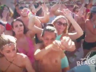 Sebenar kanak-kanak perempuan gone buruk bewitching telanjang bot majlis booze pelayaran hd promo 2015