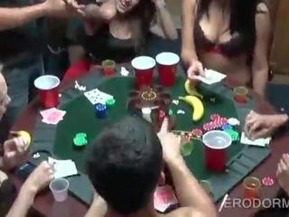 Seks klamber pokker mäng juures kolledž ühiselamu tuba pidu